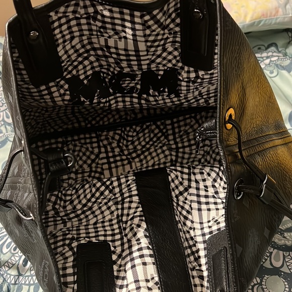 Authentic MCM tote, reversible - Picture 4 of 7